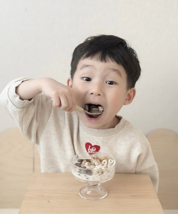 아이의 첫 시리얼부터, 일상의 단백질까지 — 뉴트랩이 만드는 식탁